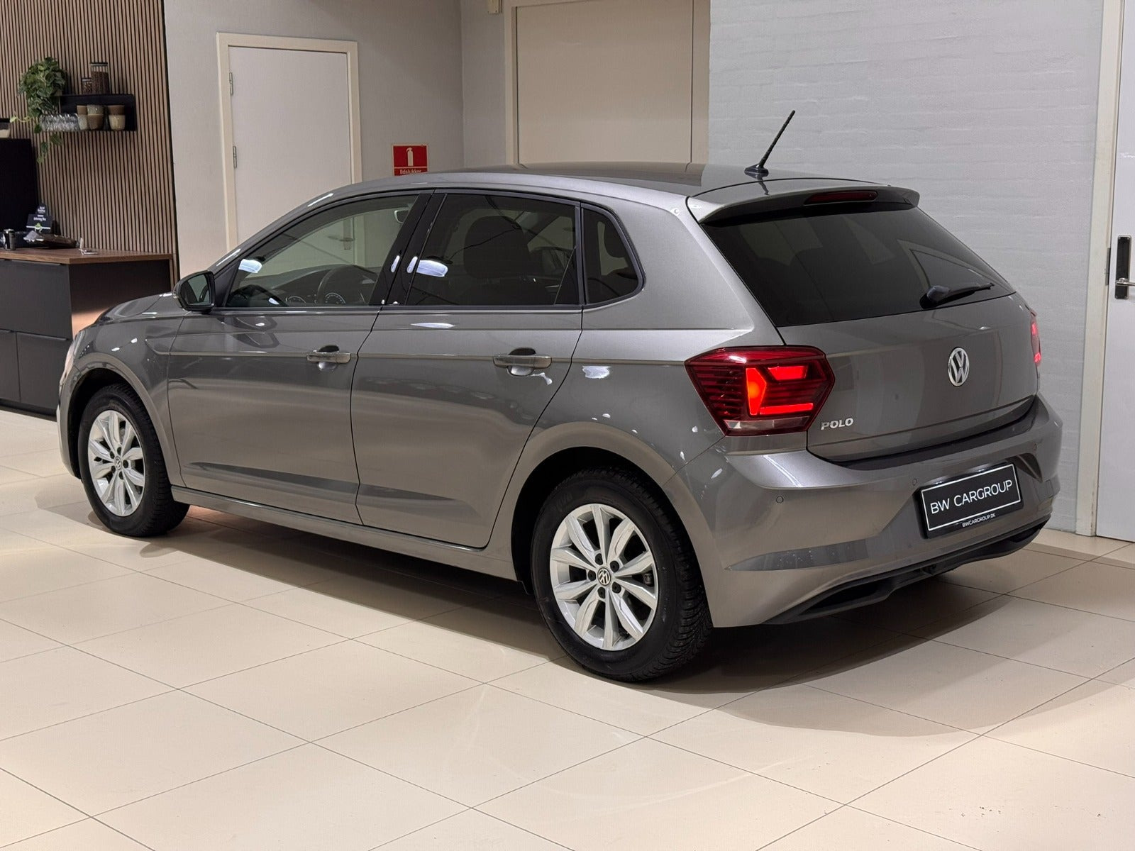 Grå VW Polo fra 2020