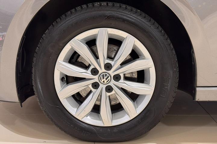Grå VW Polo fra 2020
