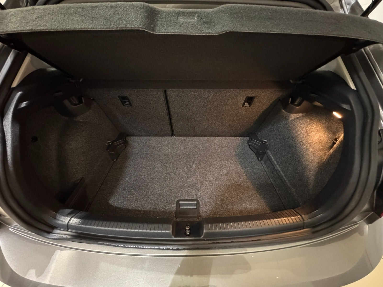 Grå VW Polo fra 2020