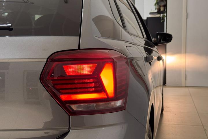 Grå VW Polo fra 2020