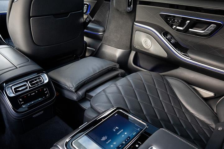 Sort Mercedes S580 e fra 2022