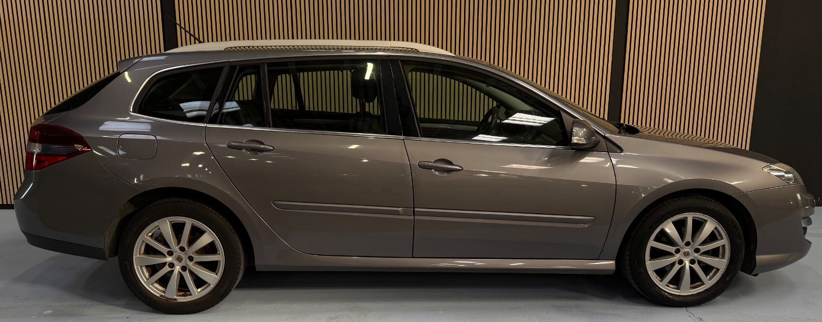 undefined Renault Laguna III fra 2012 set udefra