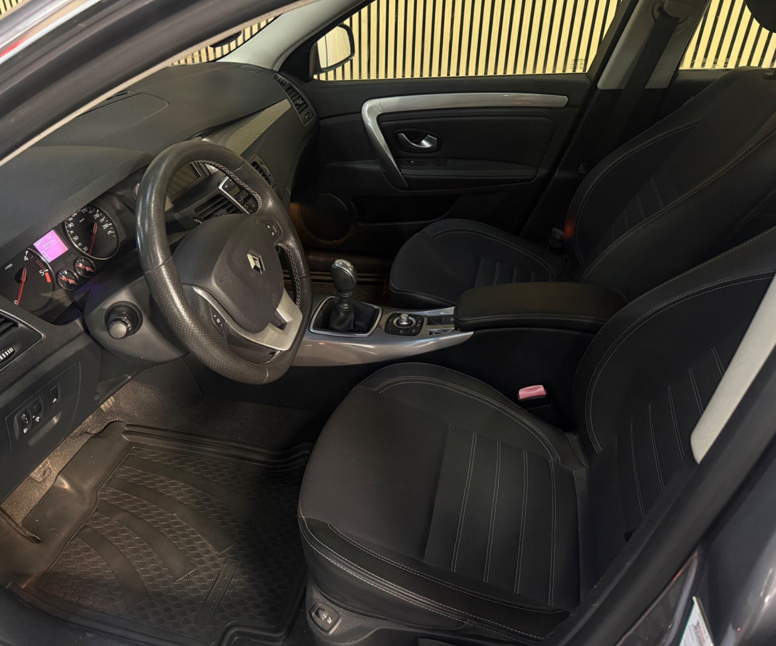 undefined Renault Laguna III fra 2012 set indefra