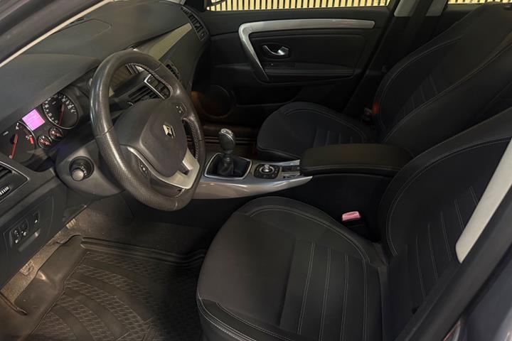 undefined Renault Laguna III fra 2012 set indefra