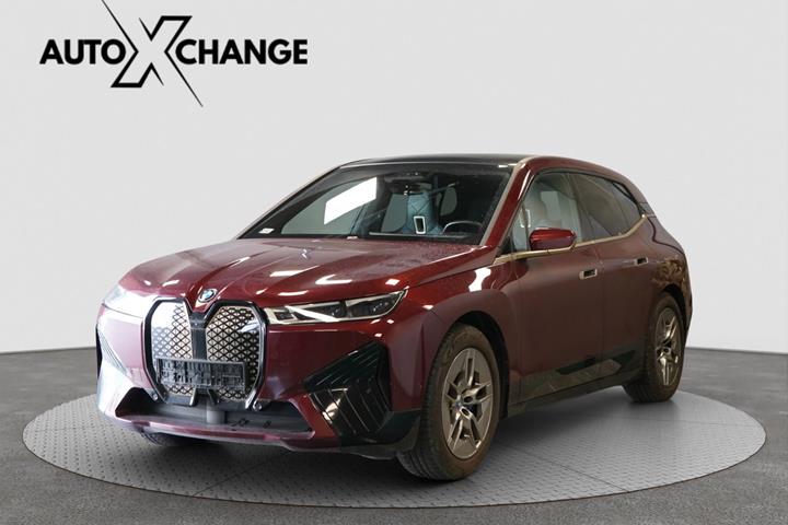Rød BMW iX fra 2022