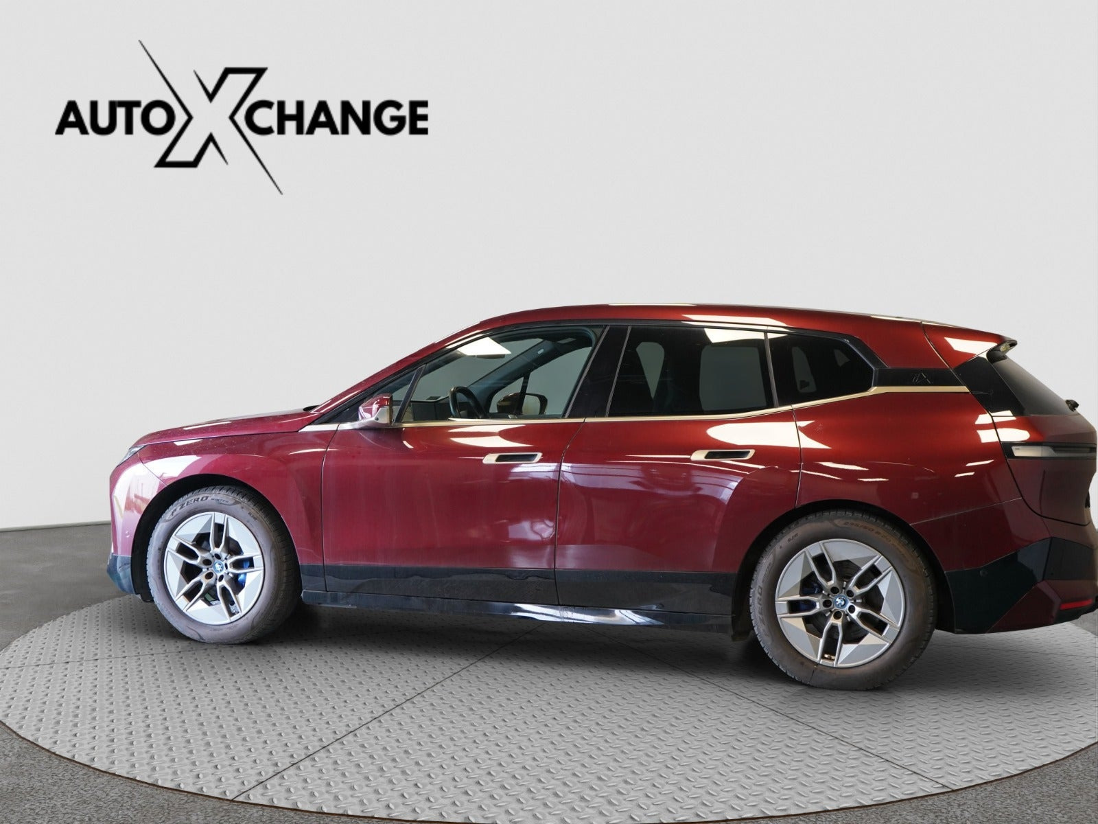 Rød BMW iX fra 2022