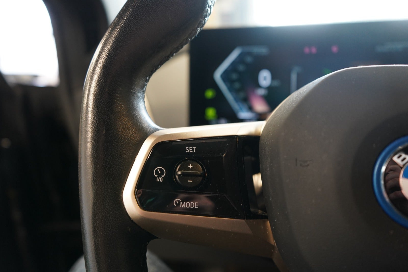 Sort BMW iX fra 2023