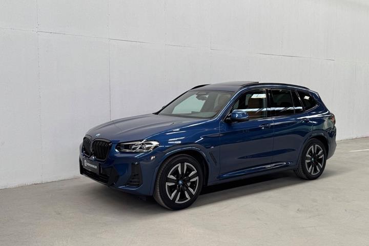 Blå BMW iX3 fra 2022