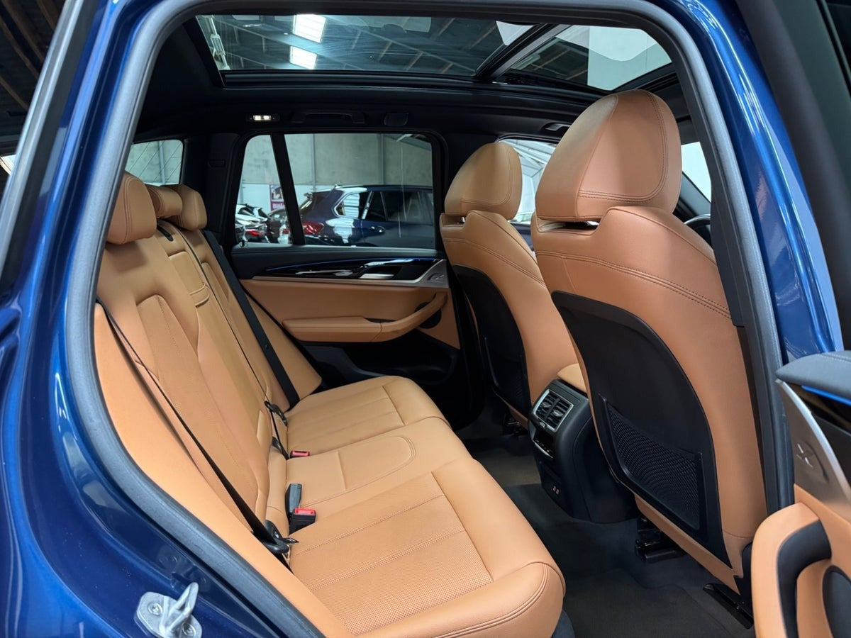 Blå BMW iX3 fra 2022