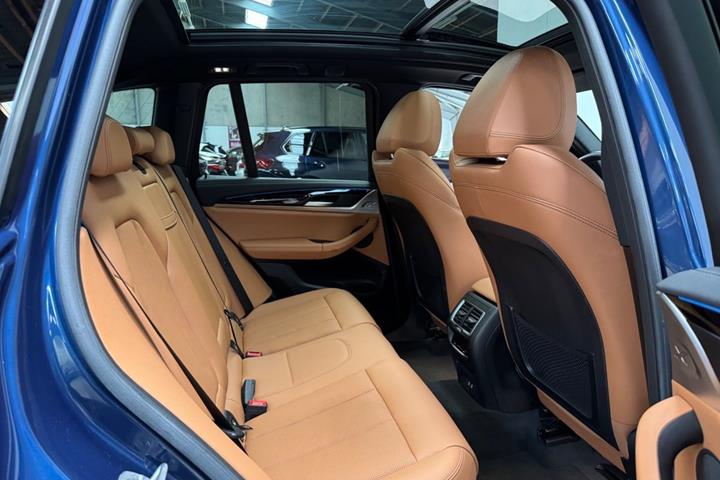 Blå BMW iX3 fra 2022