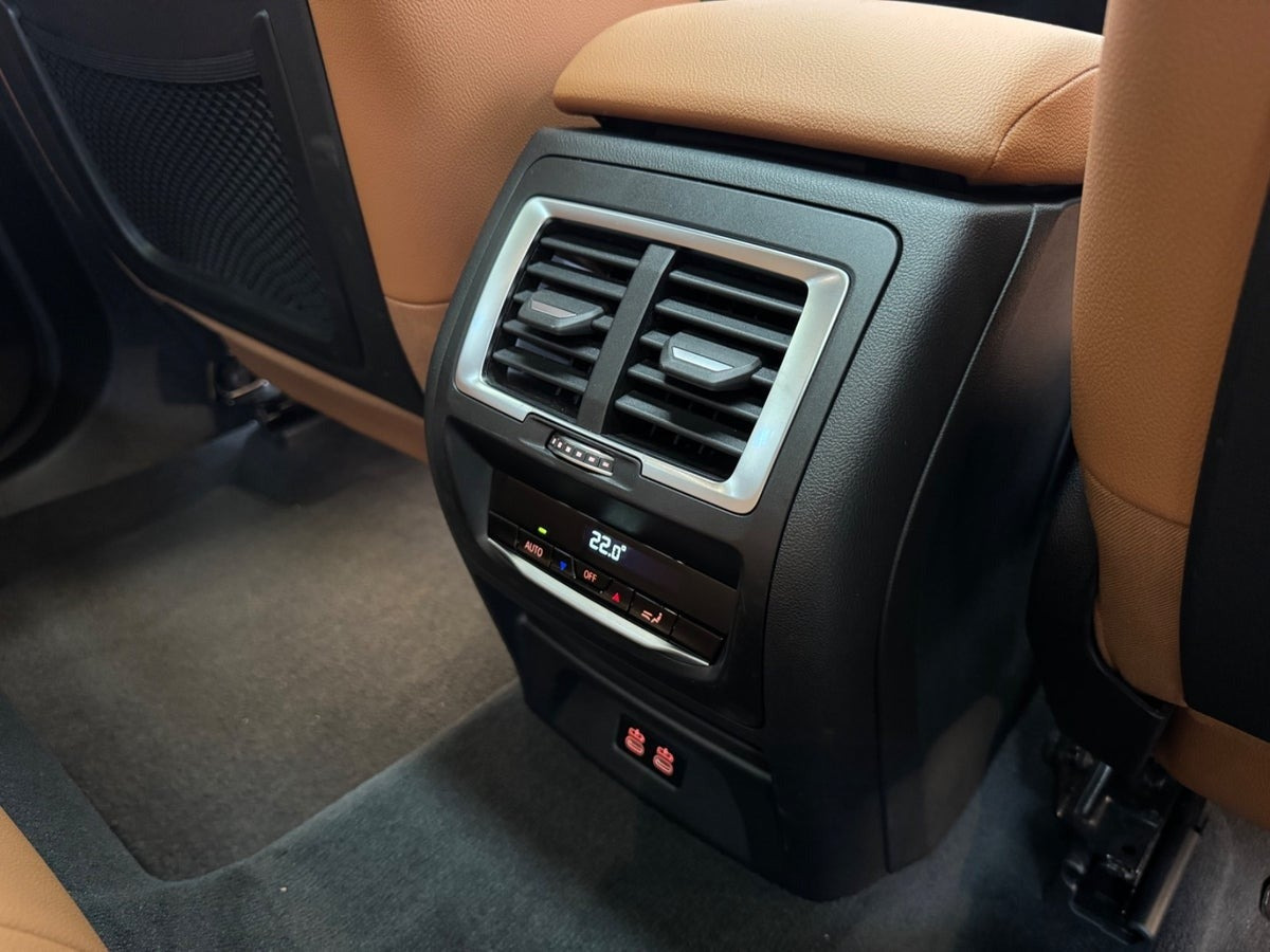 Blå BMW iX3 fra 2022