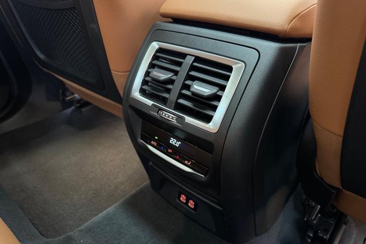 Blå BMW iX3 fra 2022