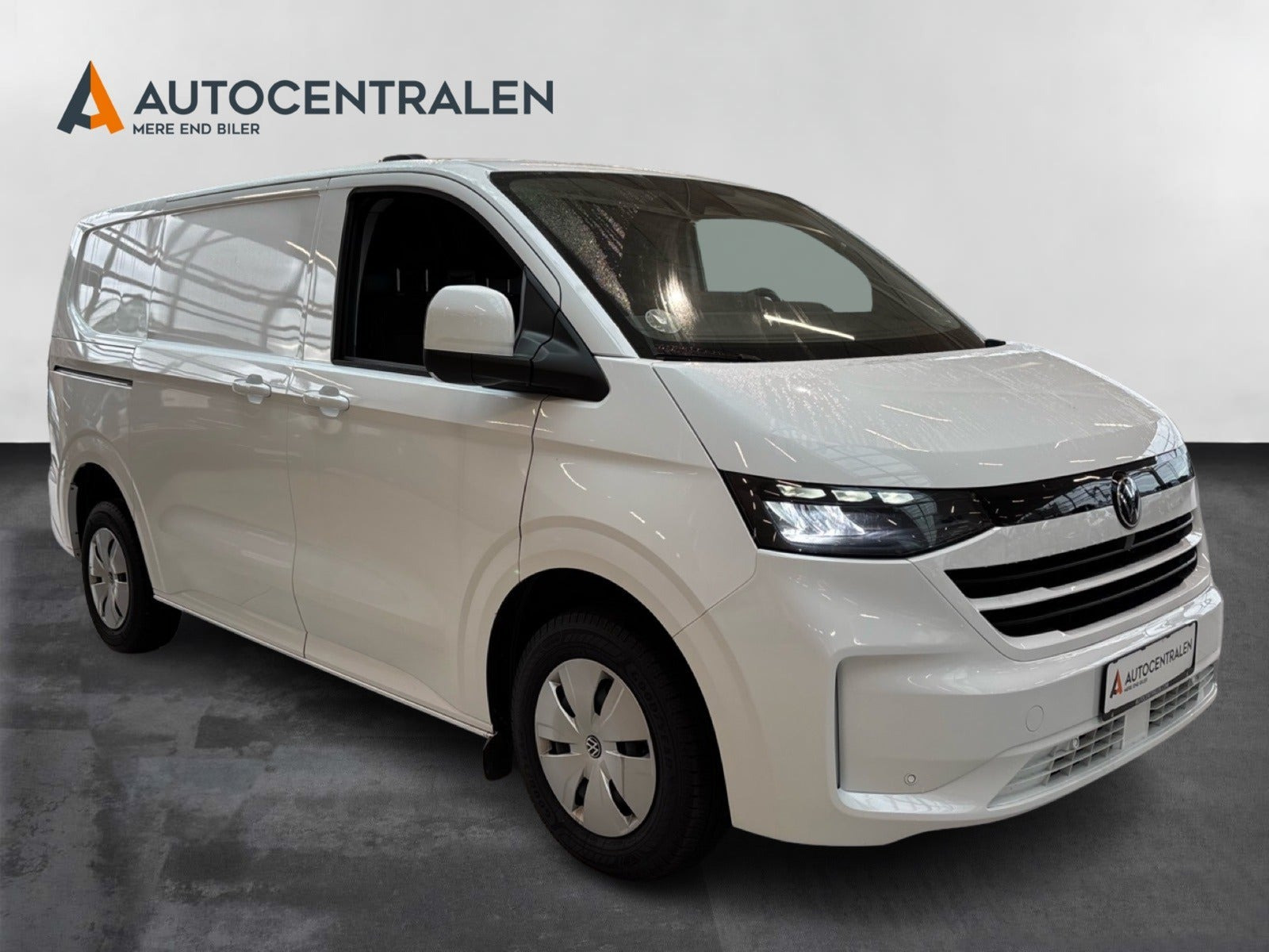 Hvid VW Transporter fra 2025