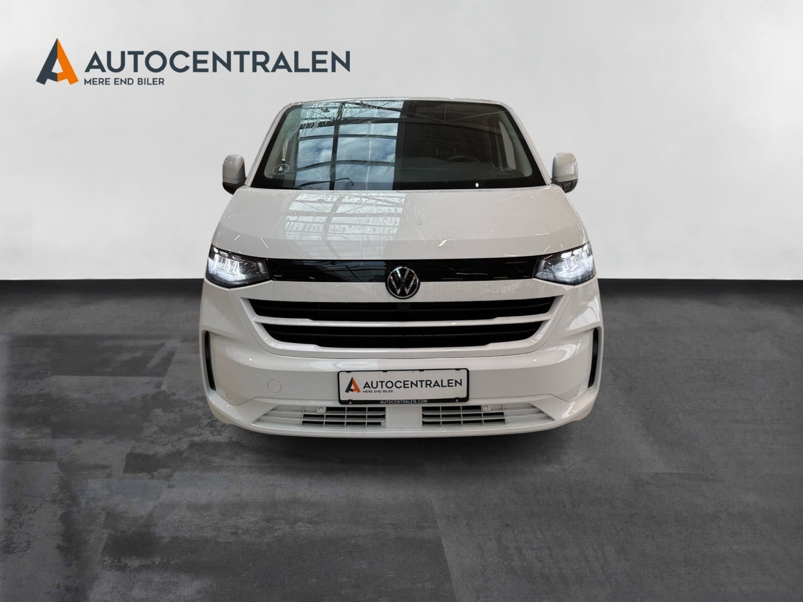 Hvid VW Transporter fra 2025