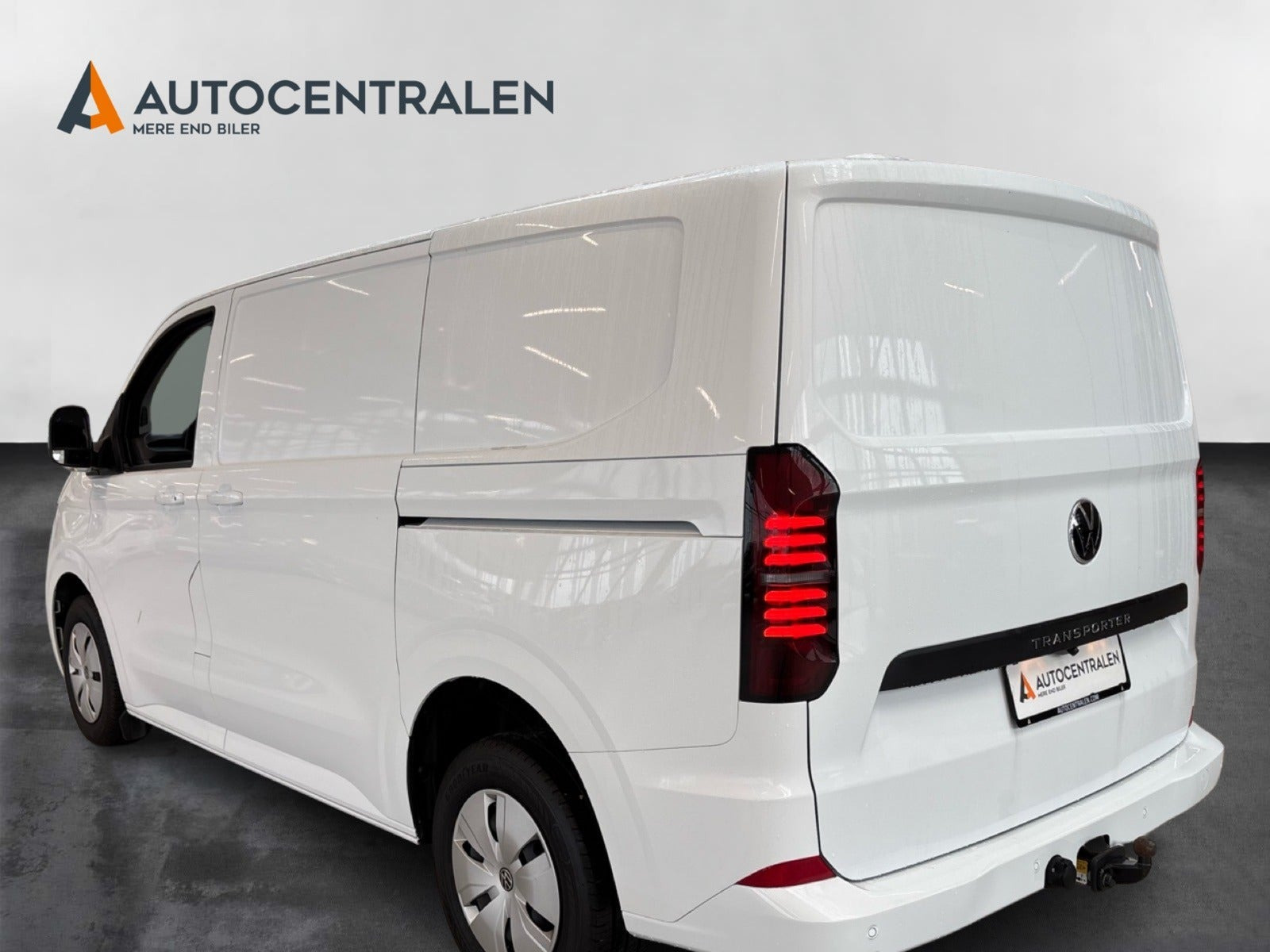 Hvid VW Transporter fra 2025