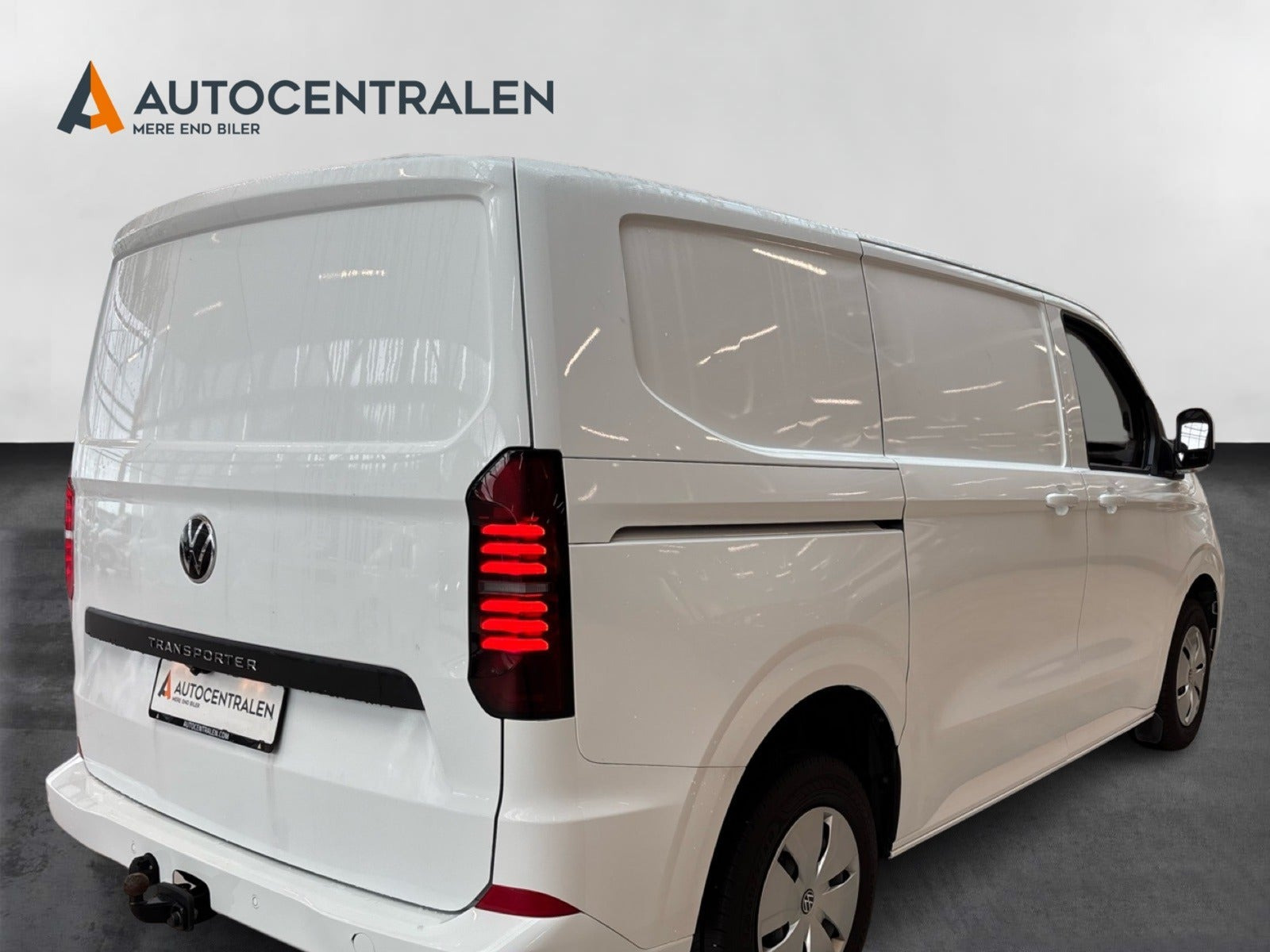 Hvid VW Transporter fra 2025