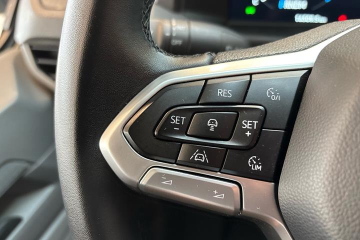 Hvid VW Transporter fra 2025