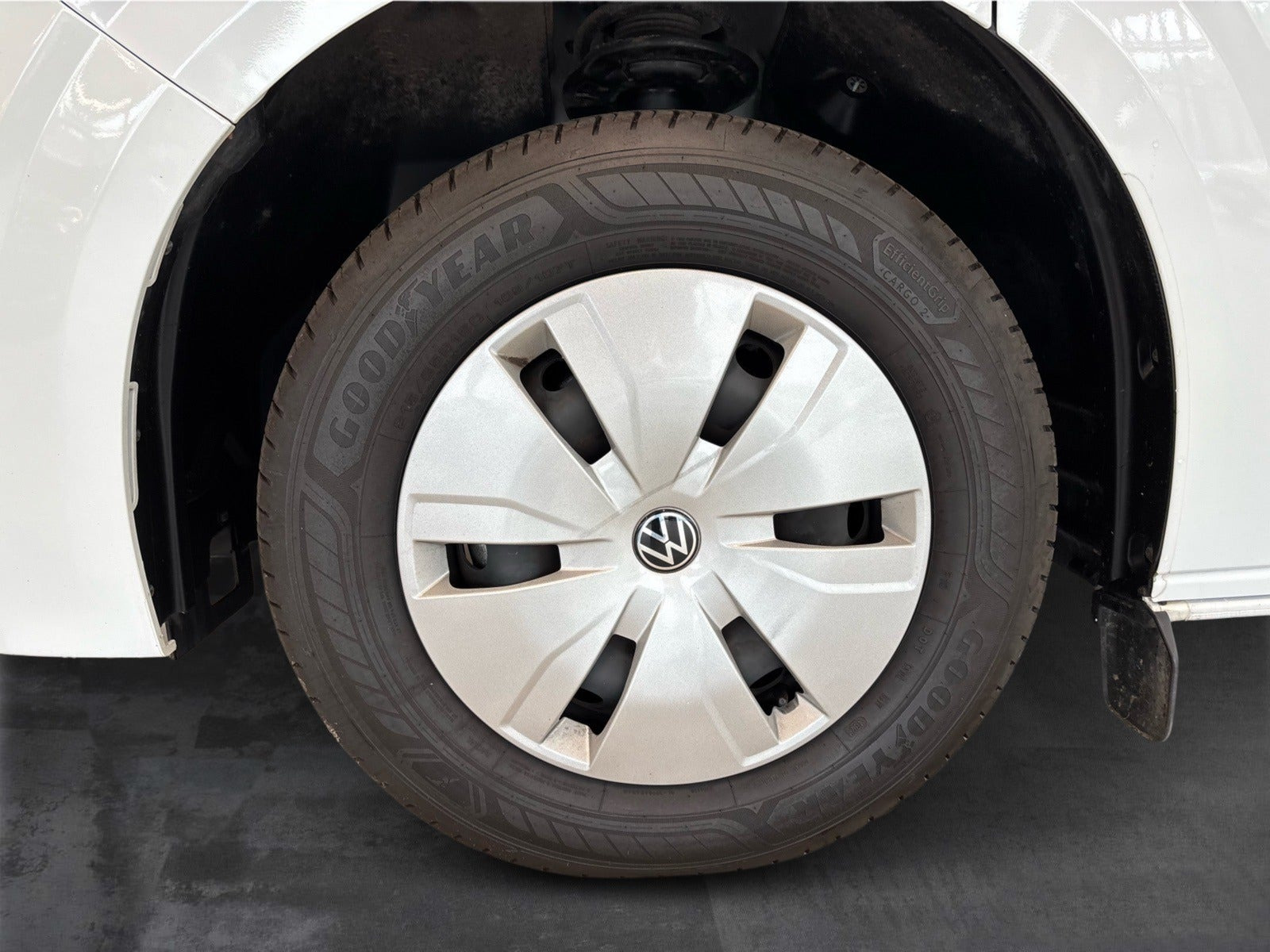 Hvid VW Transporter fra 2025