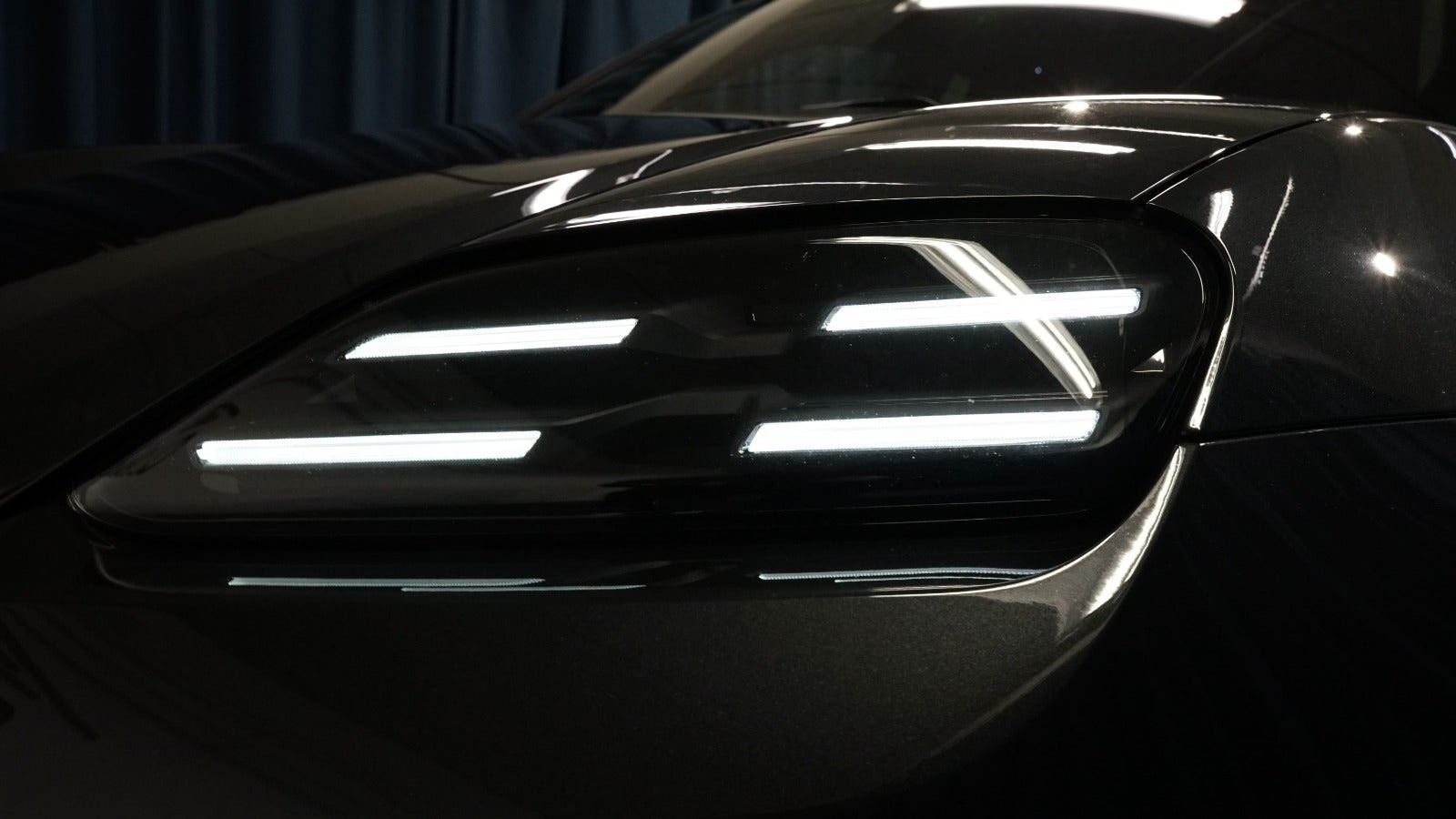 Grå Porsche Macan 4S fra 2025
