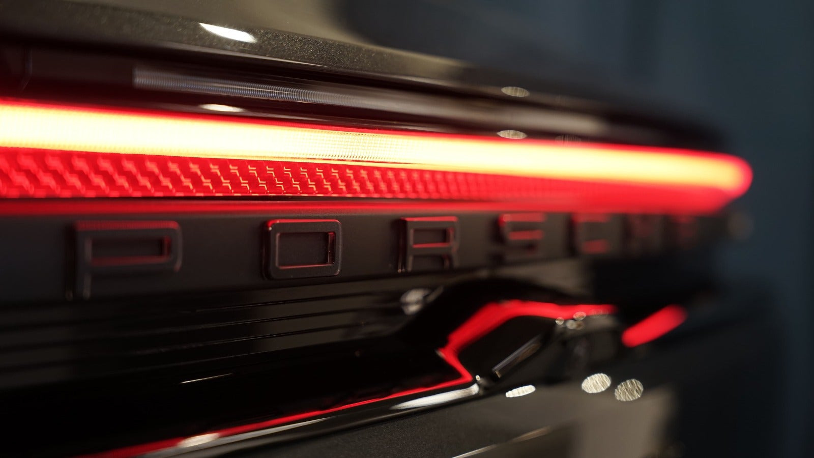 Grå Porsche Macan 4S fra 2025