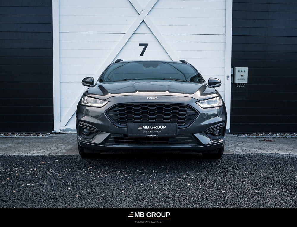Grå Ford Mondeo fra 2020