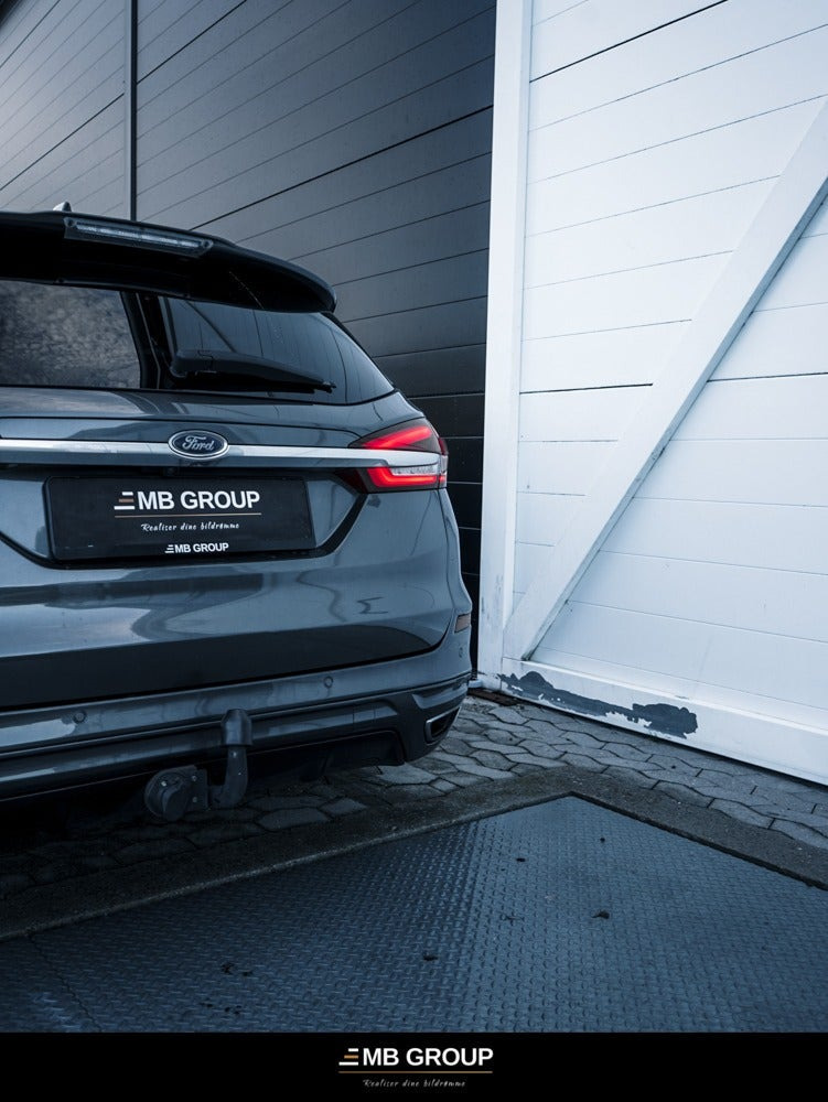 Grå Ford Mondeo fra 2020