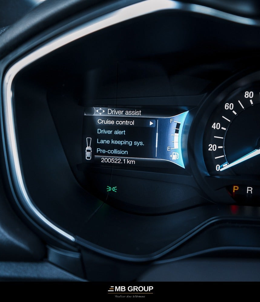 Grå Ford Mondeo fra 2020