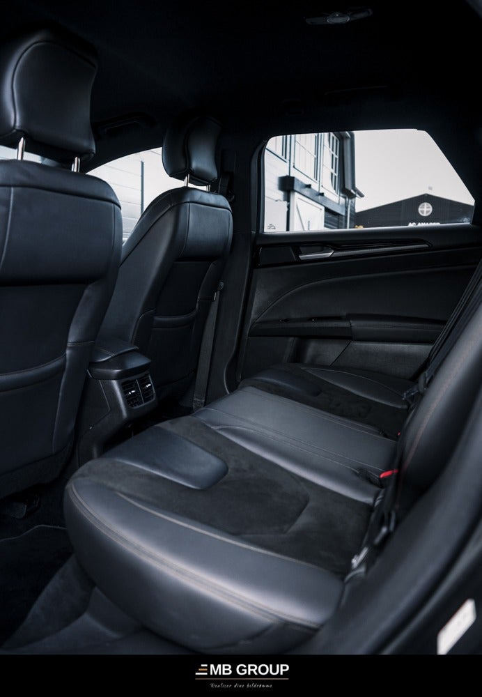 Grå Ford Mondeo fra 2020