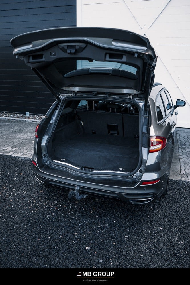 Grå Ford Mondeo fra 2020