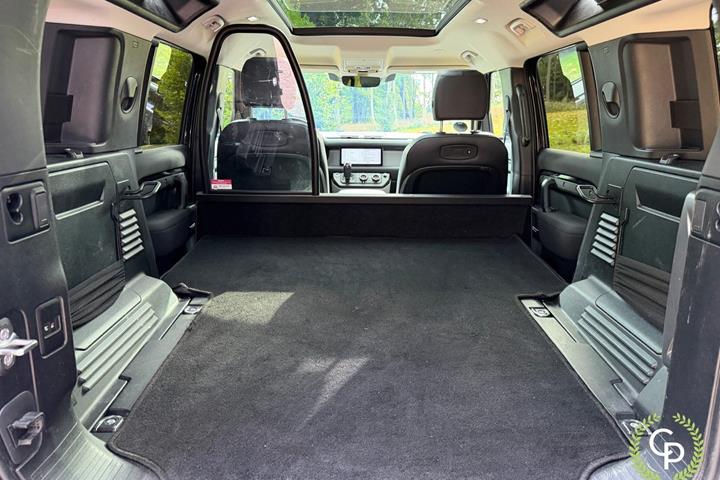 Sort Land Rover Defender 110 fra 2021