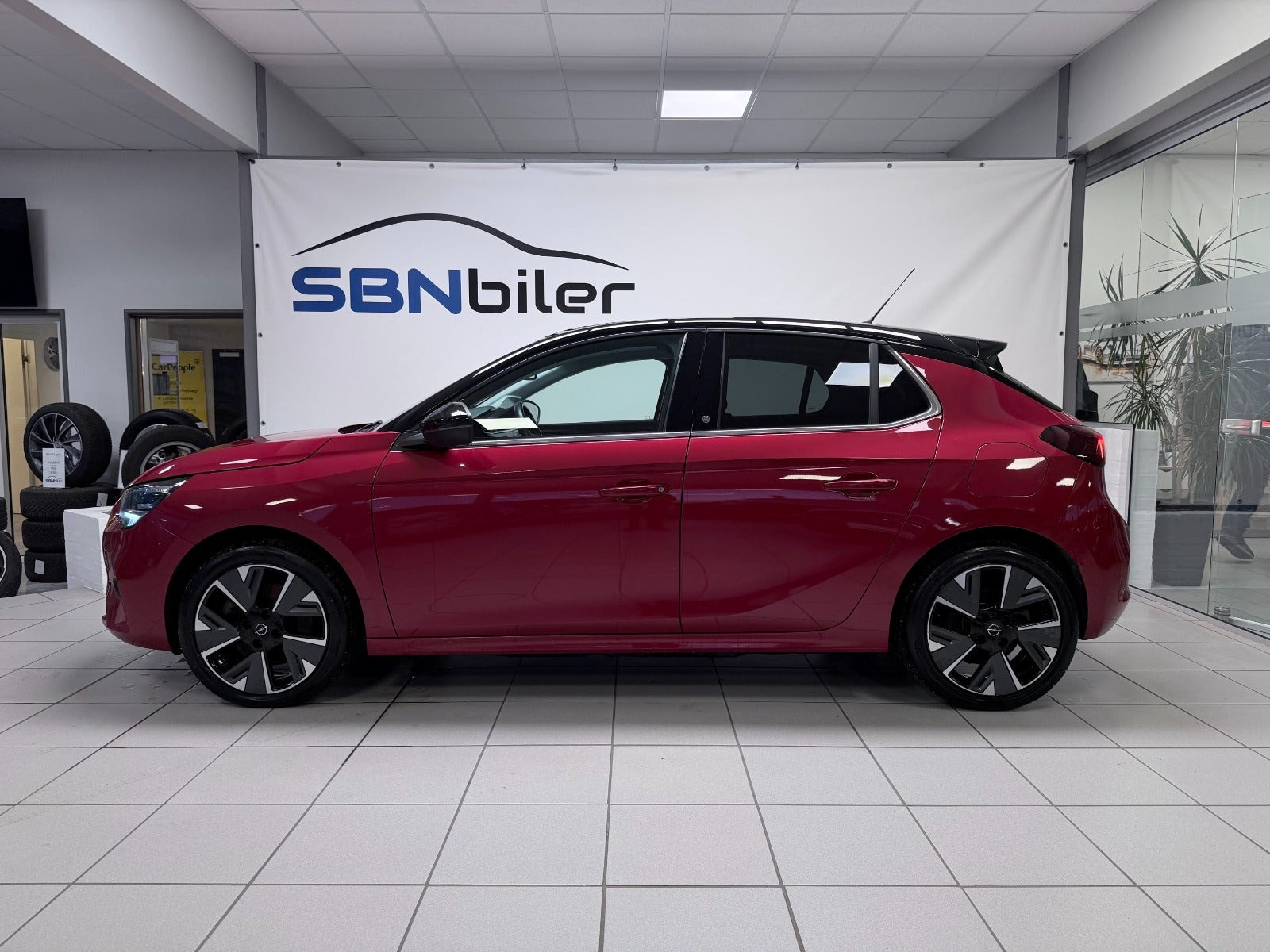 Rød Opel Corsa-e fra 2021