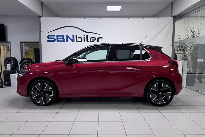 Rød Opel Corsa-e fra 2021