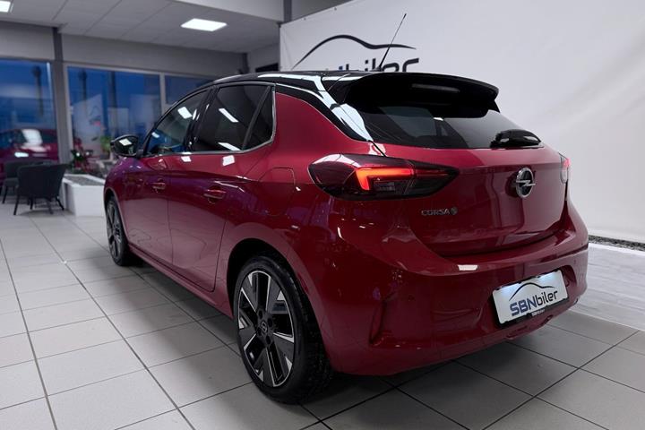 Rød Opel Corsa-e fra 2021
