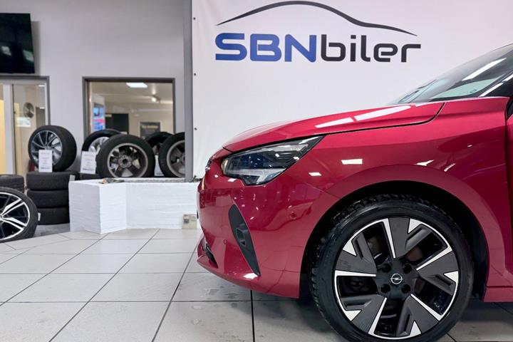 Rød Opel Corsa-e fra 2021