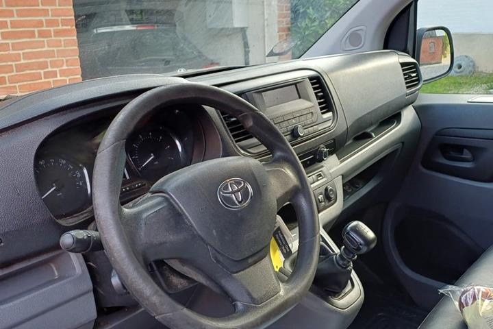 Sort Toyota ProAce fra 2021