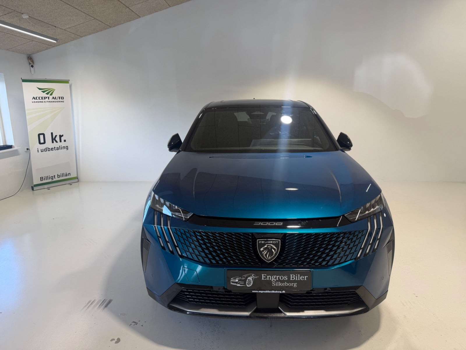 Turquoise Peugeot e-3008 fra 2025