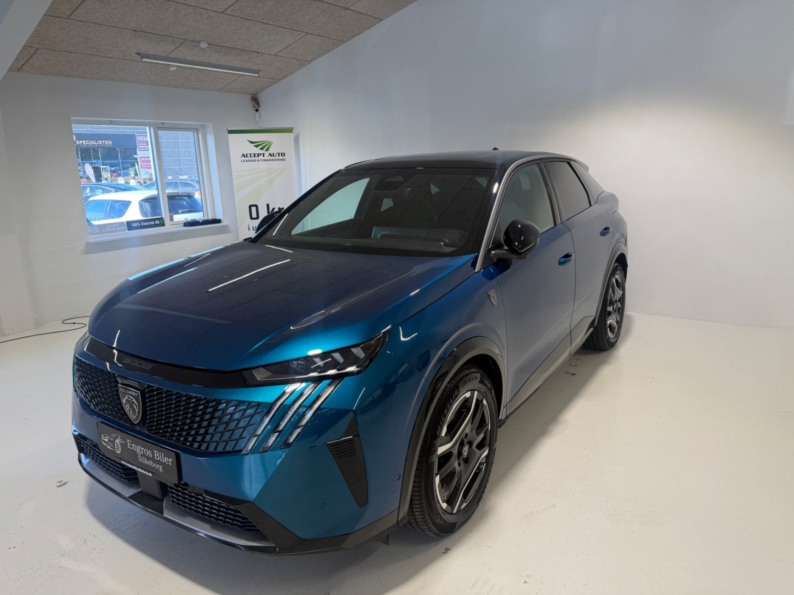 Turquoise Peugeot e-3008 fra 2025