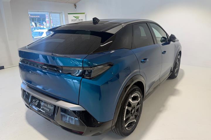 Turquoise Peugeot e-3008 fra 2025