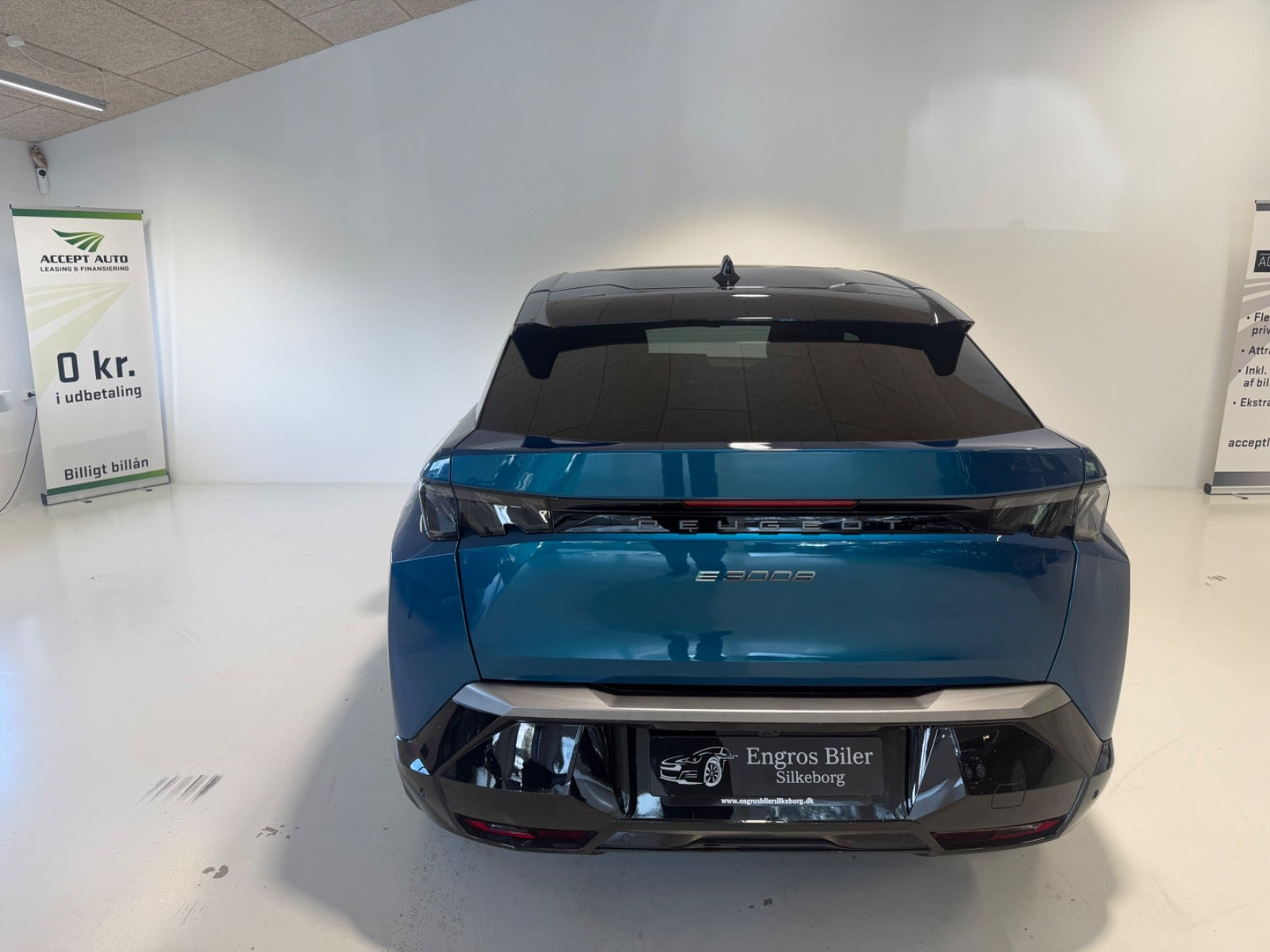 Turquoise Peugeot e-3008 fra 2025