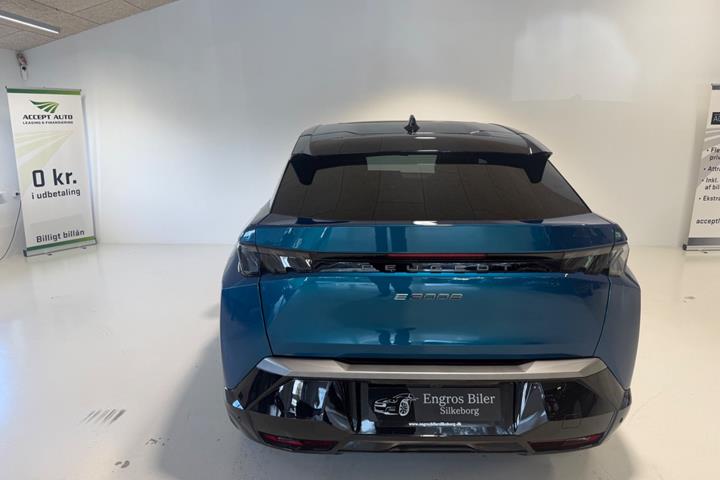 Turquoise Peugeot e-3008 fra 2025