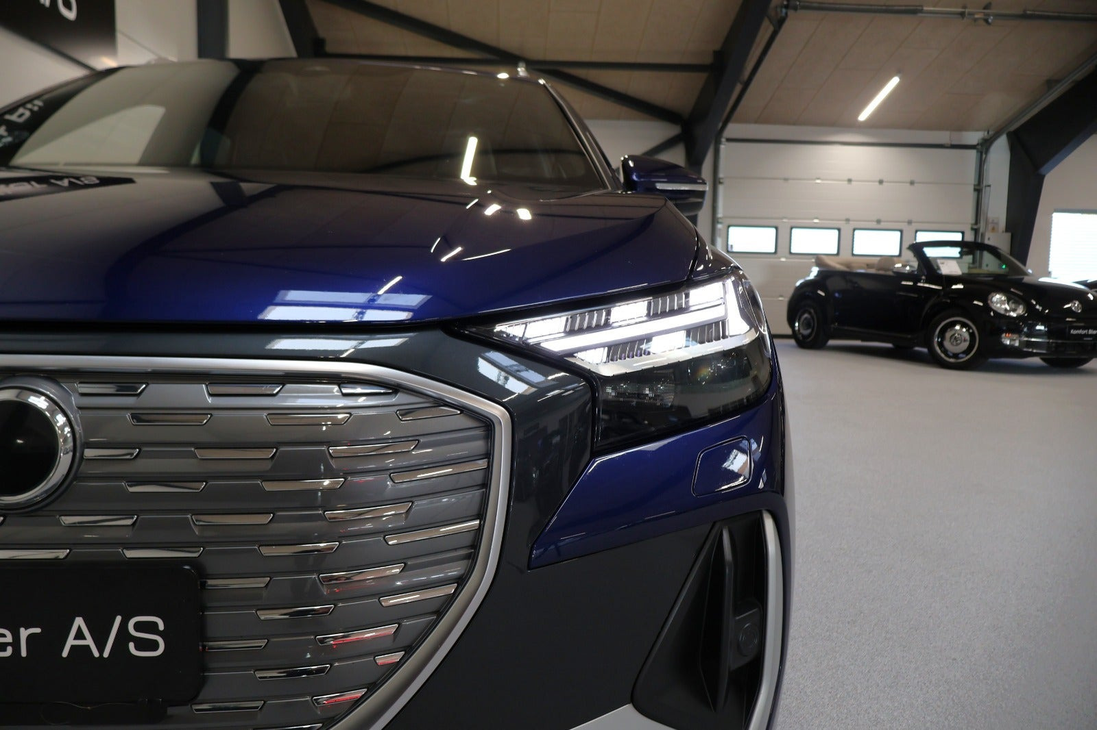 Blå Audi Q4 e-tron fra 2022