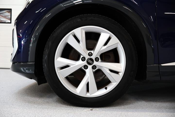 Blå Audi Q4 e-tron fra 2022