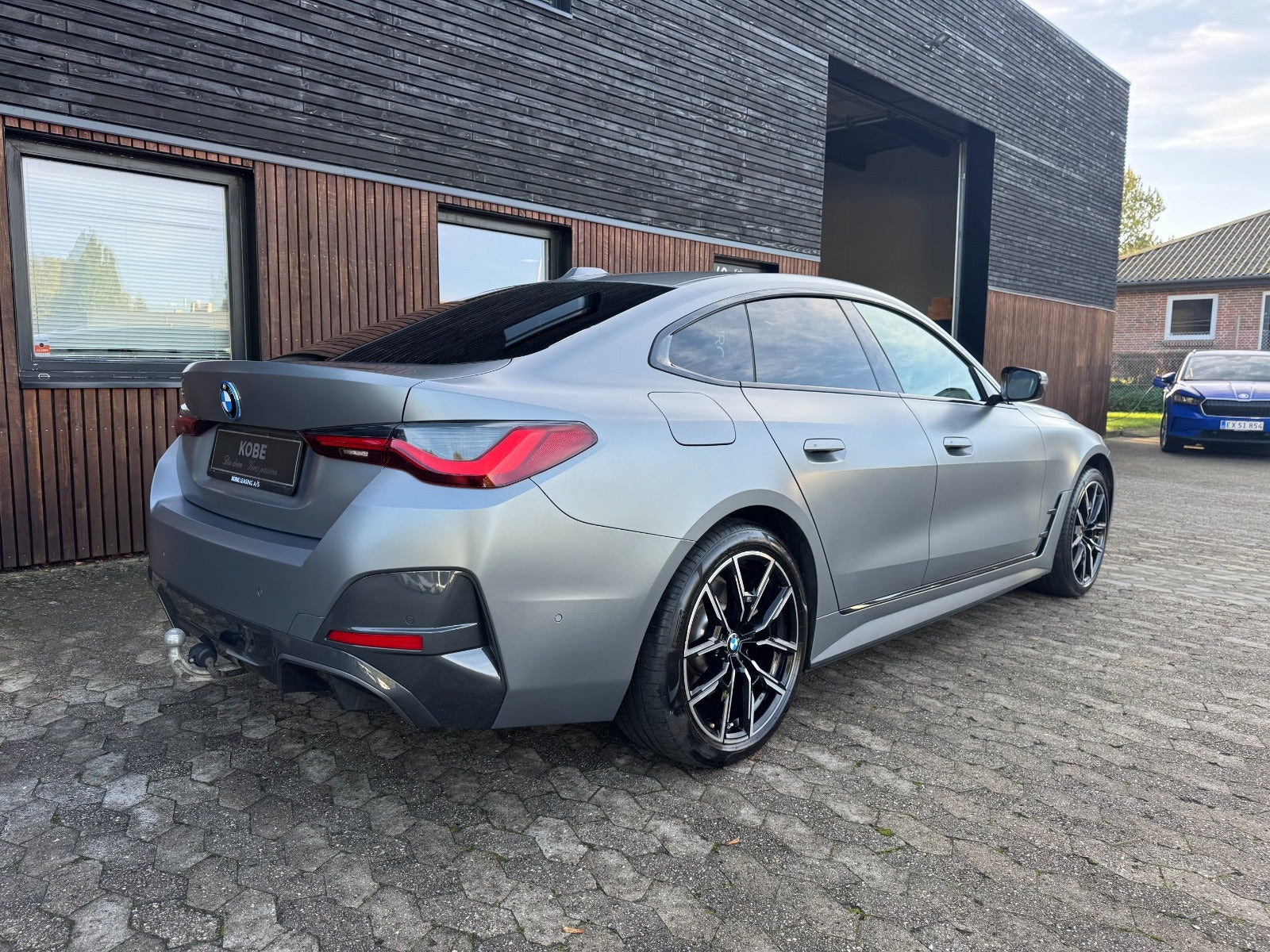 Grå BMW i4 fra 2023