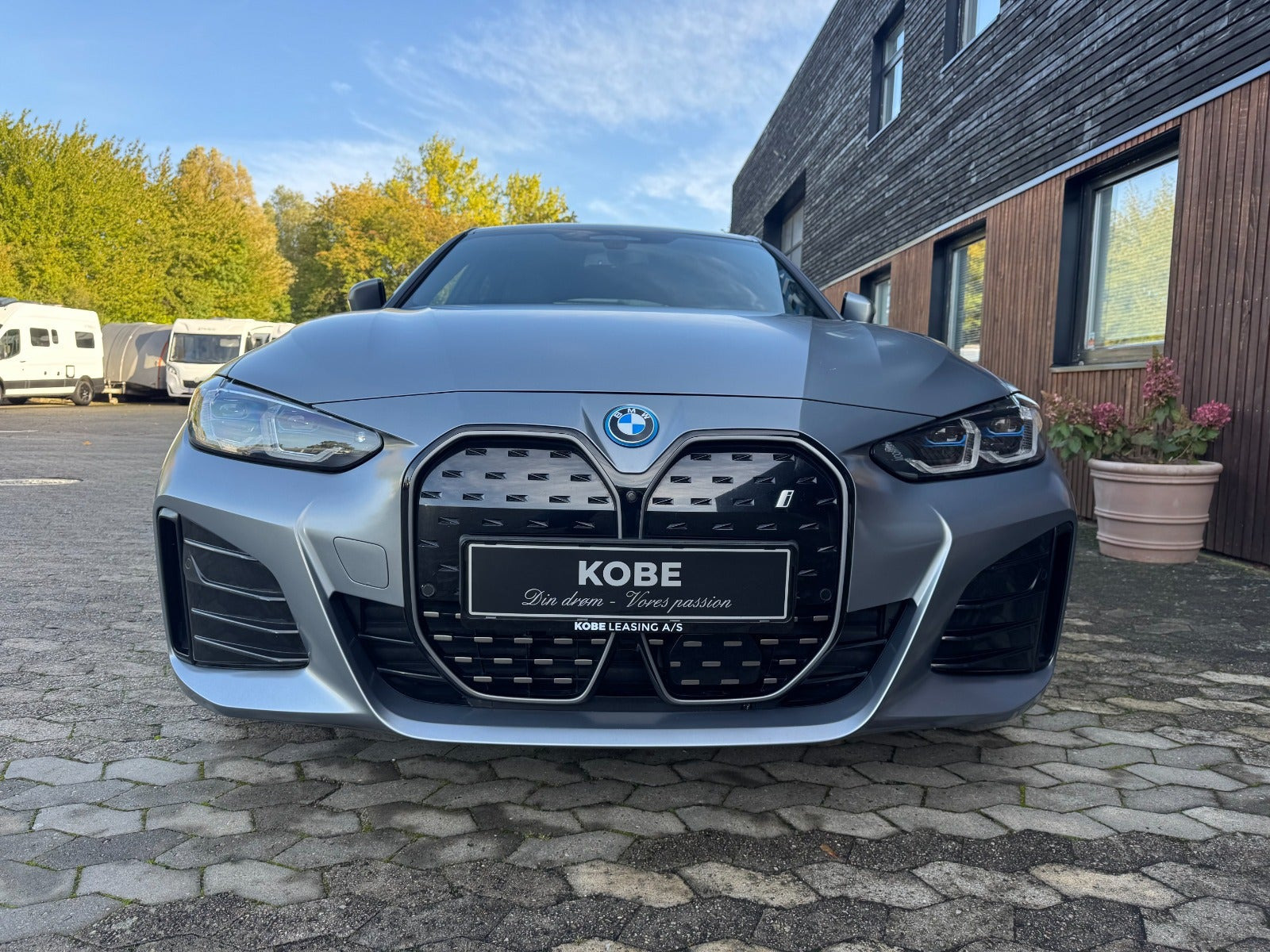 Grå BMW i4 fra 2023