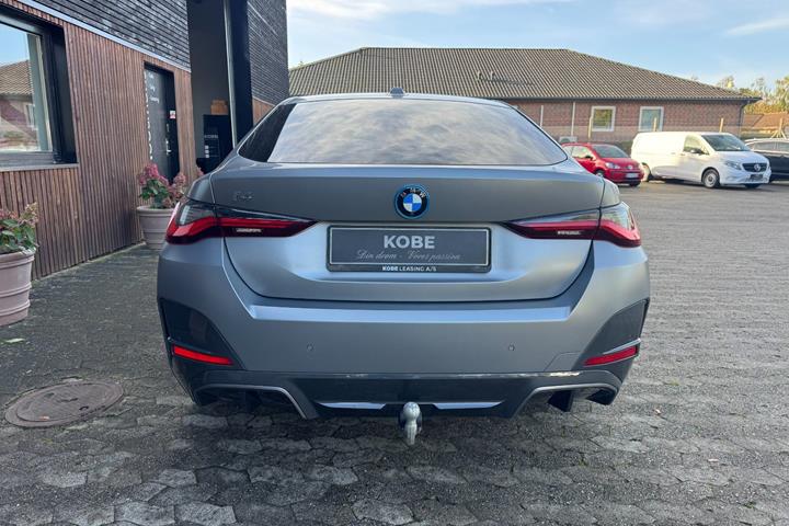 Grå BMW i4 fra 2023