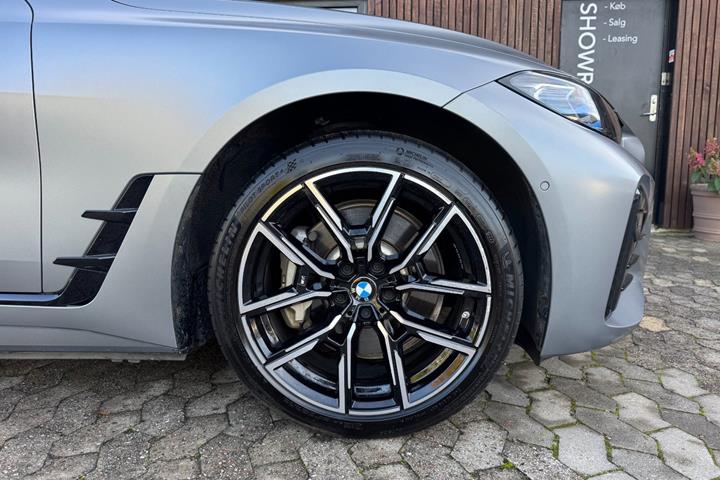Grå BMW i4 fra 2023
