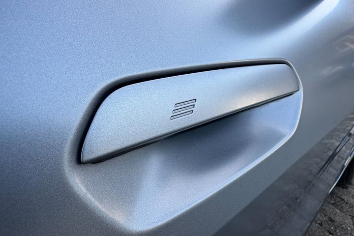 Grå BMW i4 fra 2023