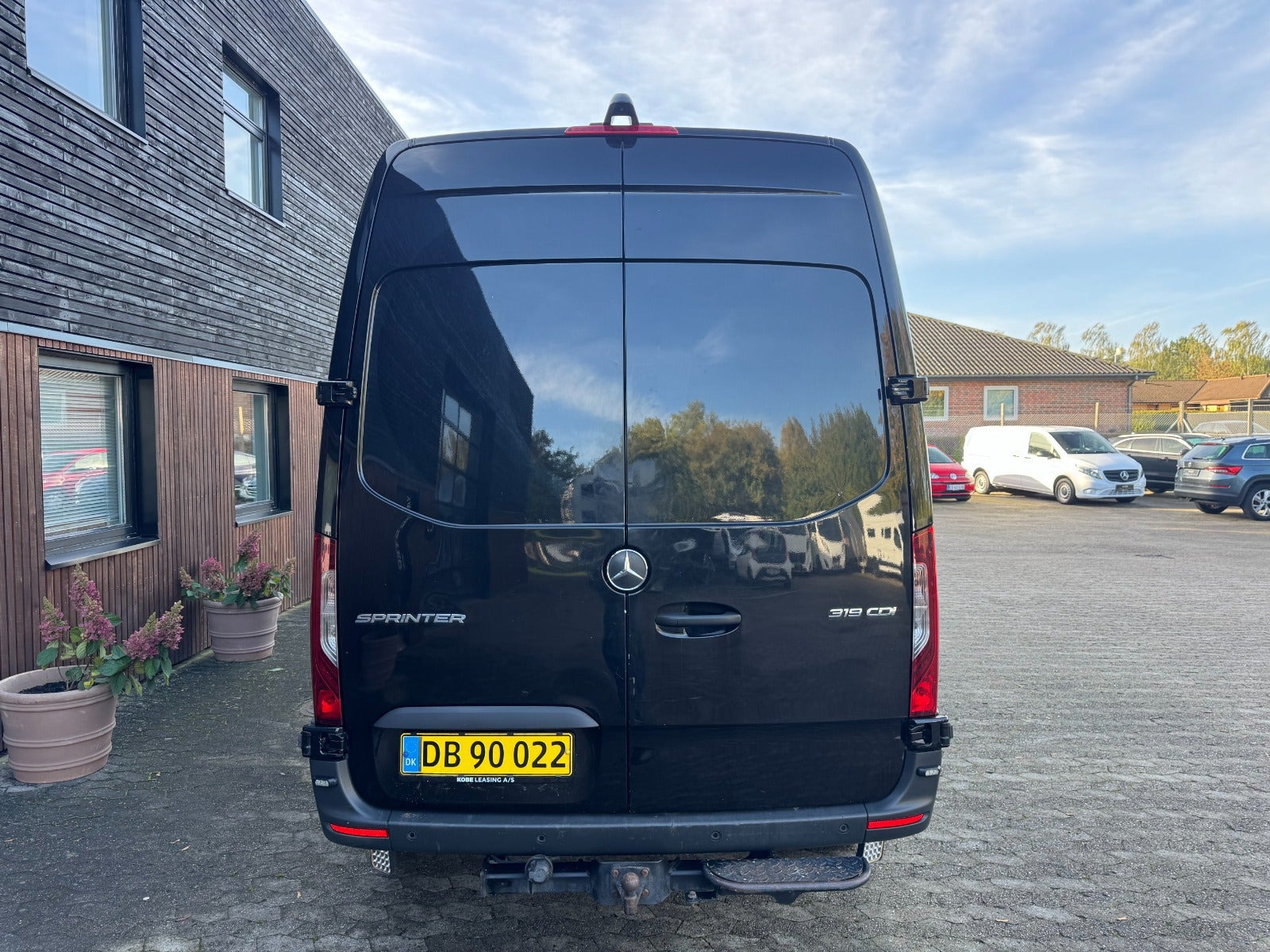 Sort Mercedes Sprinter 319 fra 2021