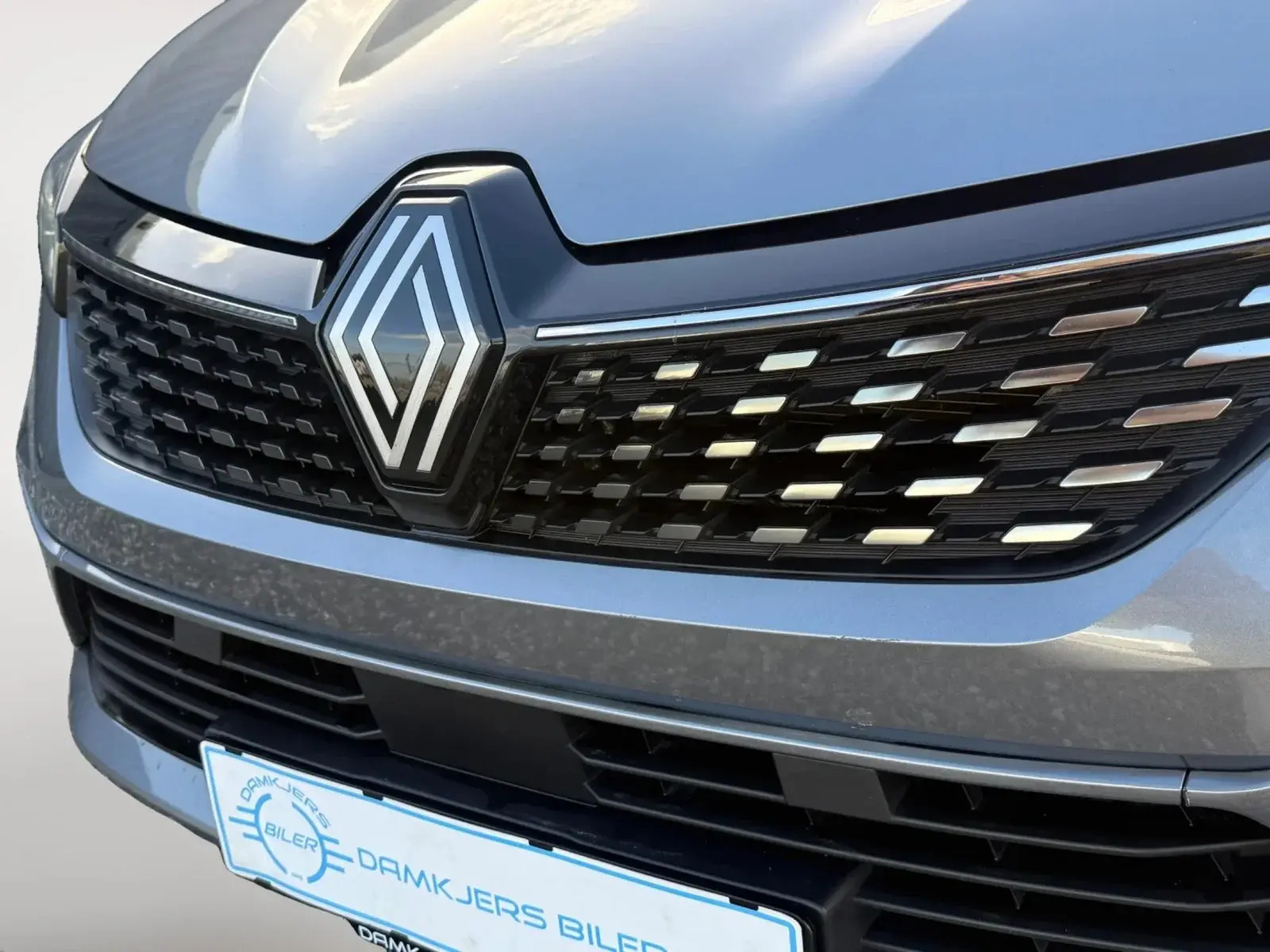 Grå Renault Clio V fra 2025
