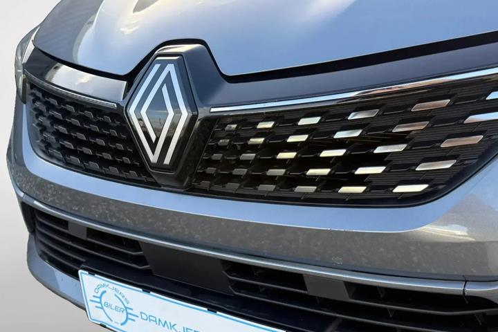 Grå Renault Clio V fra 2025